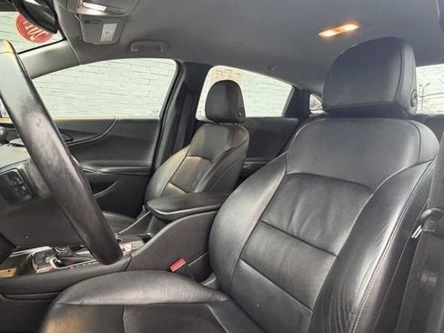 Used 2017 Chevrolet Malibu Hybrid w/ Leather Package image 11