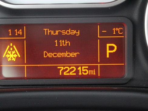 Used 2014 FIAT 500L Trekking w/ Popular Equipment Group image 23