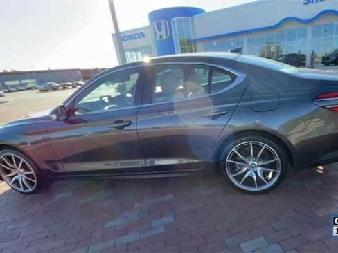 Used 2023 Genesis G70 2.0T image 7