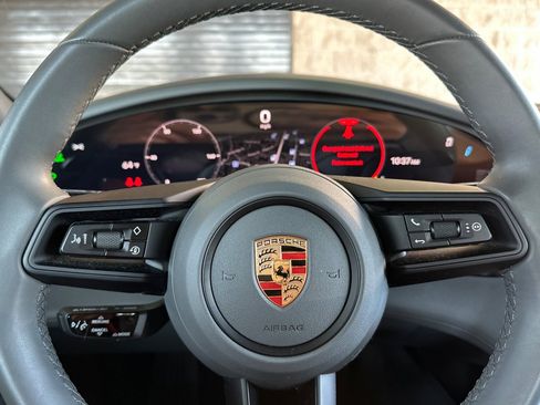 Used 2023 Porsche Taycan image 29