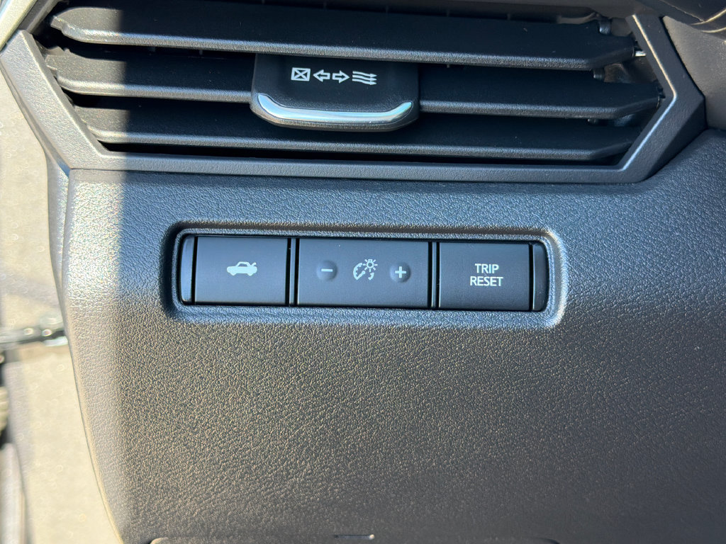 Used 2024 Nissan Altima 2.5 SV FWD image 21