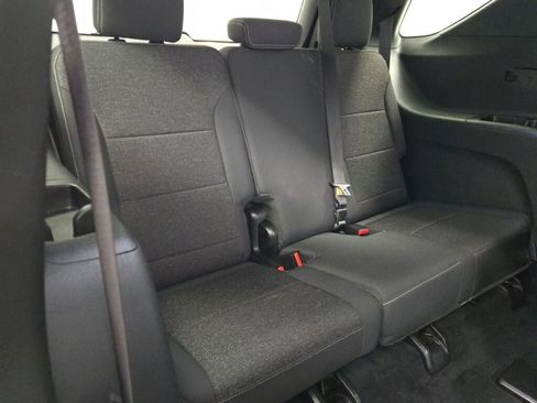 Used 2024 Chevrolet Traverse LT image 12