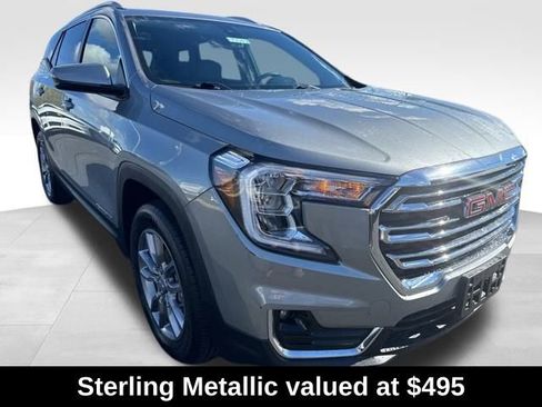 Used 2024 GMC Terrain SLT image 1