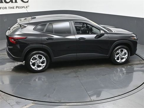 Used 2024 Chevrolet Trax LS w/ LS Convenience Package image 38