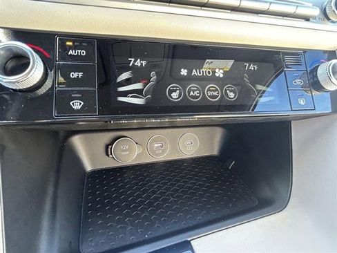 Used 2025 Genesis G70 2.5T image 15