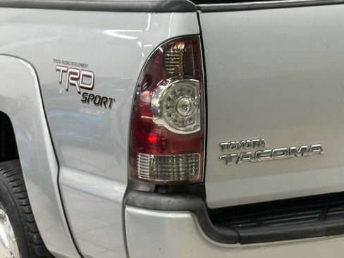 Used 2012 Toyota Tacoma 4x4 Access Cab V6 w/ TRD Sport Pkg image 12