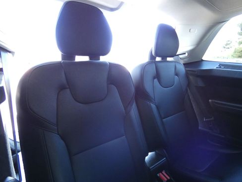 Used 2018 Volvo XC90 T6 Momentum w/ Convenience Package image 37