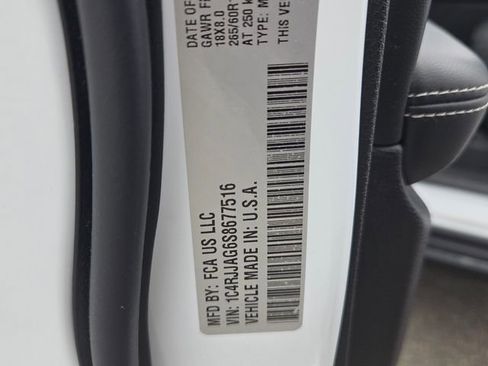 Used 2025 Jeep Grand Cherokee L Laredo RWD image 6