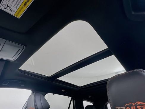 Used 2025 Honda Pilot TrailSport image 23