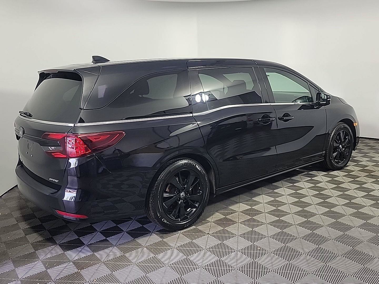 Certified 2023 Honda Odyssey Sport image 4