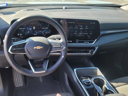 Used 2026 Chevrolet Equinox LT FWD image 24