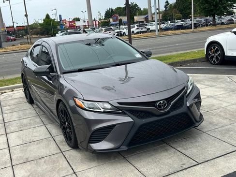 Used 2019 Toyota Camry SE FWD image 5