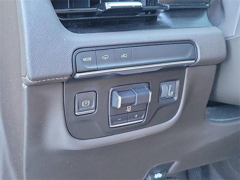 Certified 2022 Cadillac Escalade ESV Premium Luxury w/ Performance Package image 25