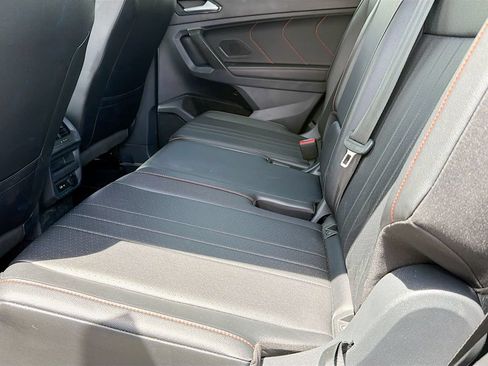Used 2024 Volkswagen Tiguan SE FWD image 24