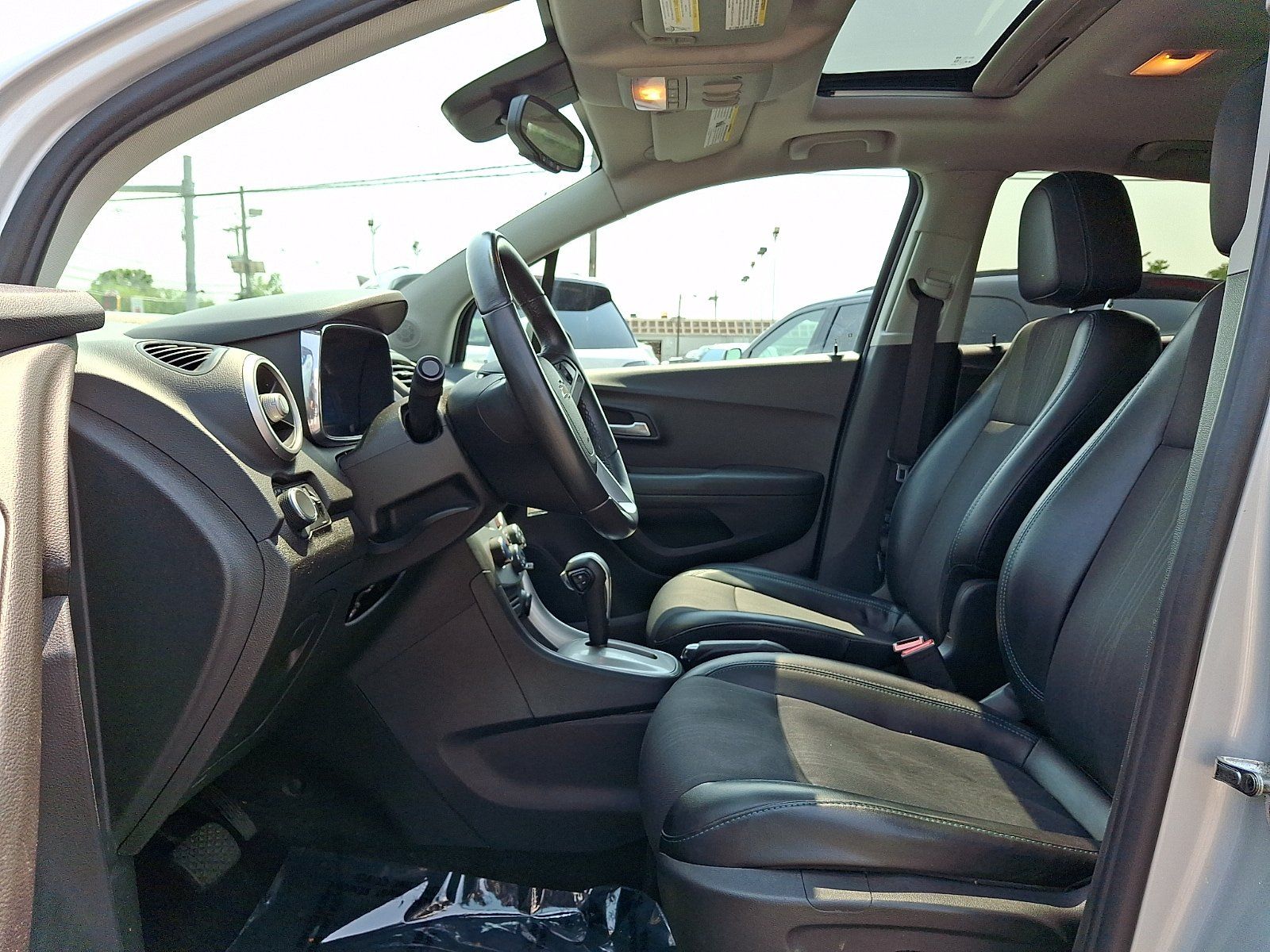 Used 2016 Chevrolet Trax LT w/ LT Sun and Sound Package AWD/4WD image 13
