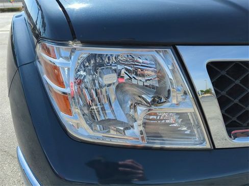 Certified 2019 Nissan Frontier SL image 17