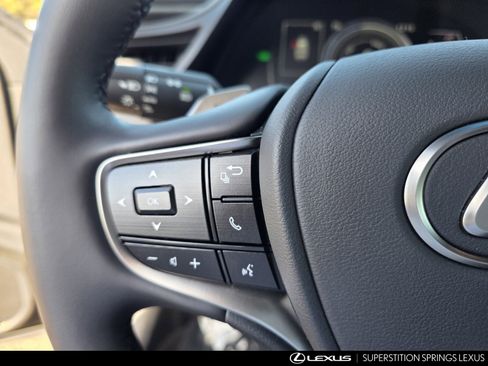 Certified 2025 Lexus ES 300h w/ Premium Package image 27