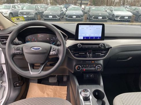 Used 2020 Ford Escape SE image 10