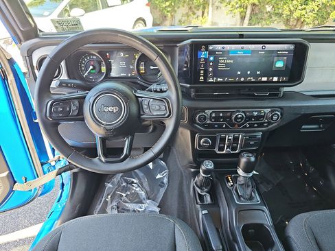 Used 2024 Jeep Wrangler Unlimited w/ Convenience Group AWD/4WD image 15
