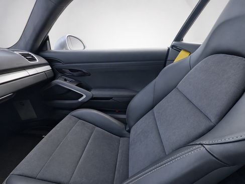 Used 2016 Porsche Cayman GT4 RWD image 21