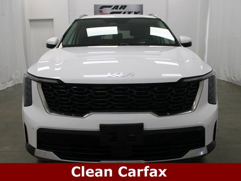 Used 2024 Kia Sorento S image 2