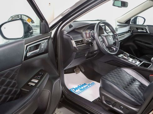 Used 2023 Mitsubishi Outlander SEL image 3