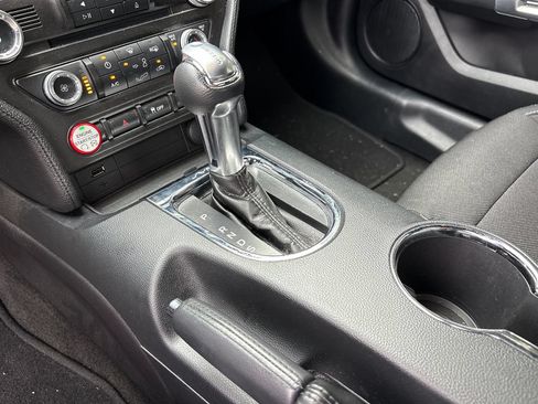 Used 2017 Ford Mustang Coupe RWD image 26