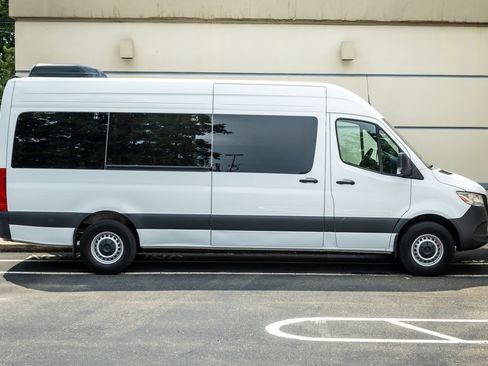 Used 2025 Mercedes-Benz Sprinter 2500 image 9