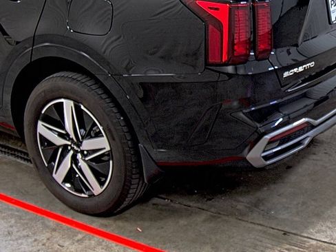 Used 2023 Kia Sorento EX w/ Panoramic Sunroof Package image 9