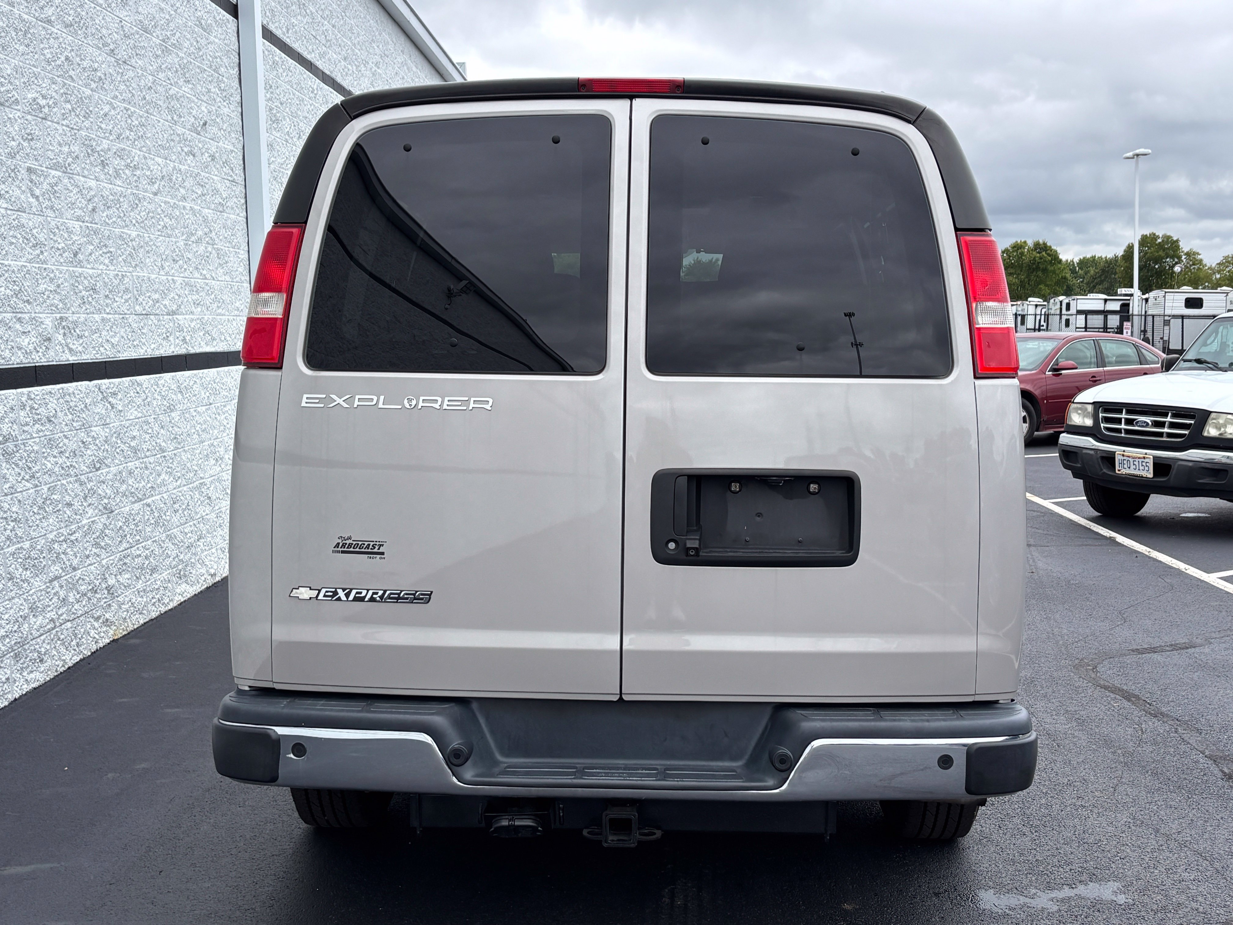 Used 2019 Chevrolet Express 2500 w/ Enhanced Convenience Package RWD image 9
