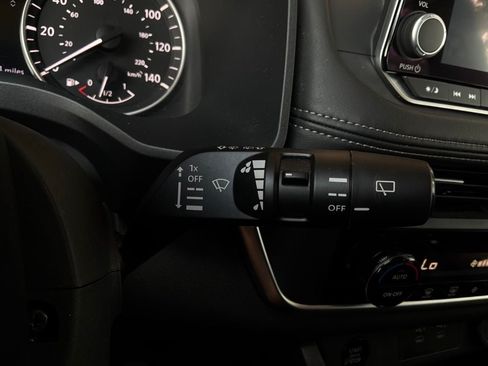 Used 2025 Nissan Rogue SV FWD image 36