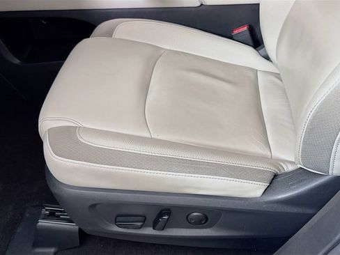 Used 2023 Nissan Pathfinder SL AWD/4WD image 33