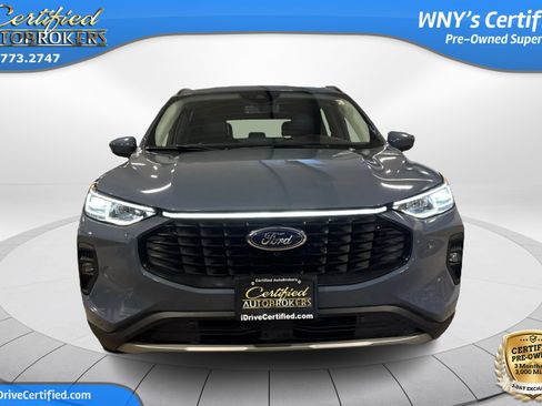 Used 2024 Ford Escape Platinum AWD/4WD image 2