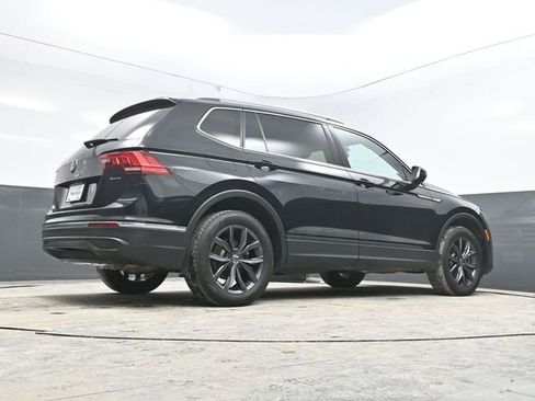 Used 2023 Volkswagen Tiguan SE image 38