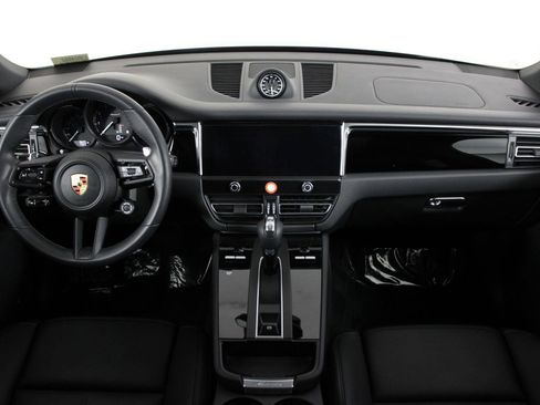 Certified 2025 Porsche Macan Turbo image 11