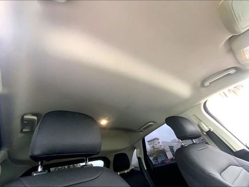 Used 2016 Ford Edge SE image 22