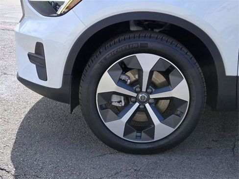 Certified 2025 Volvo XC40 B5 Core w/ Protection Package Premier image 13