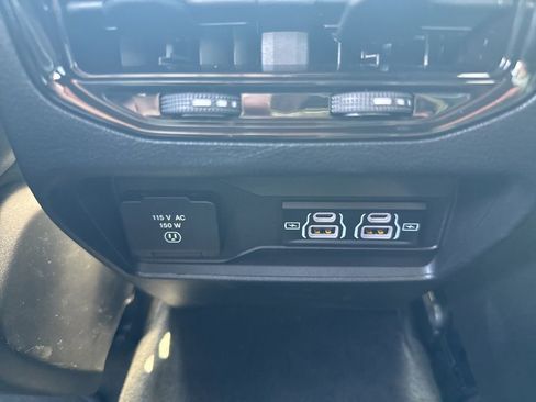 Used 2025 Jeep Grand Cherokee Altitude AWD/4WD image 13