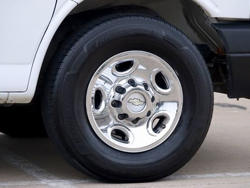 Used 2012 Chevrolet Express 2500 w/ Cold Climate Package image 28