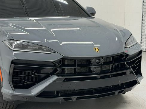 Used 2025 Lamborghini Urus SE AWD/4WD image 43