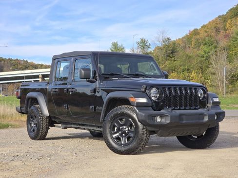 Used 2020 Jeep Gladiator Sport image 2