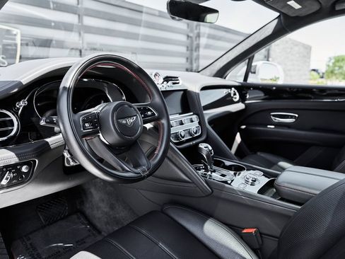Used 2021 Bentley Bentayga AWD/4WD image 2