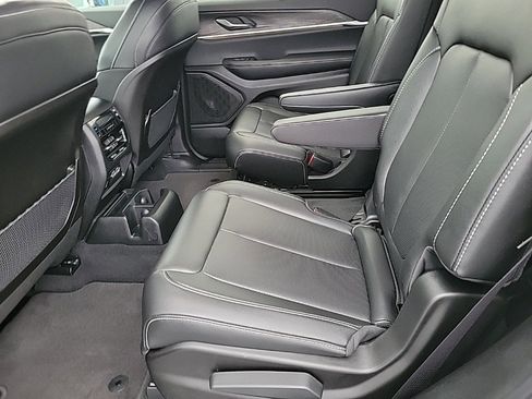 Used 2025 Jeep Grand Cherokee L Limited w/ Luxury Tech Group II image 5