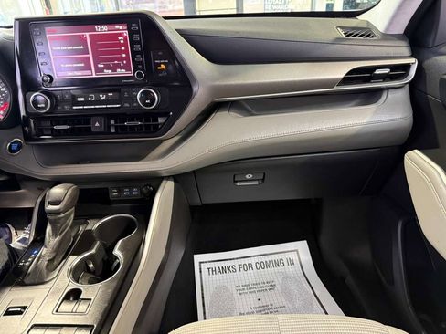 Used 2022 Toyota Highlander L FWD image 24