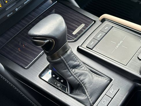 Used 2020 Lexus ES 300h w/ Luxury Package image 20