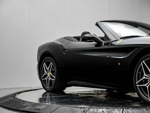 Used 2016 Ferrari California T image 28
