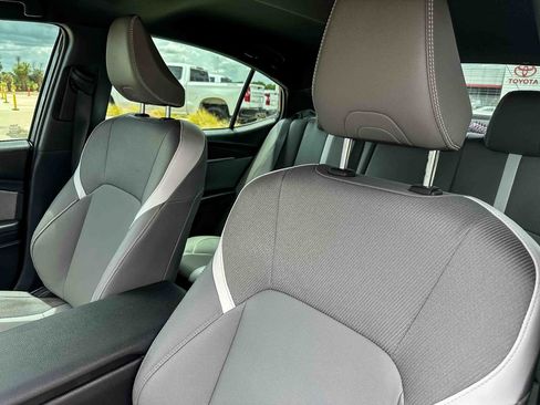 Used 2025 Toyota Camry SE w/ Convenience Package FWD image 14