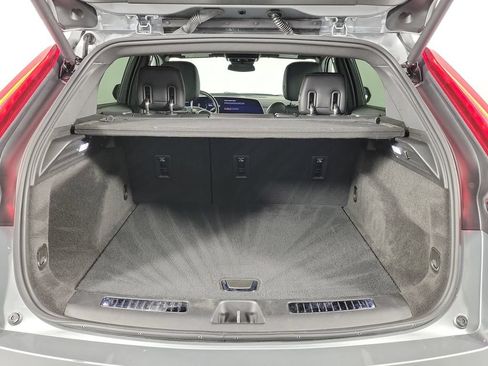 Used 2025 Cadillac XT4 Premium Luxury FWD image 8