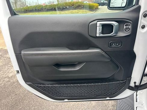 Used 2022 Jeep Gladiator Overland image 18