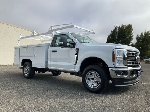New 2025 Ford F350 XL w/ XL Chrome Package image 39